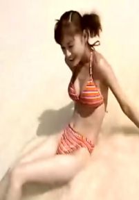 美女萝莉海滩泳装写真